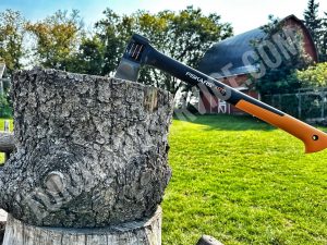 splitting firewood